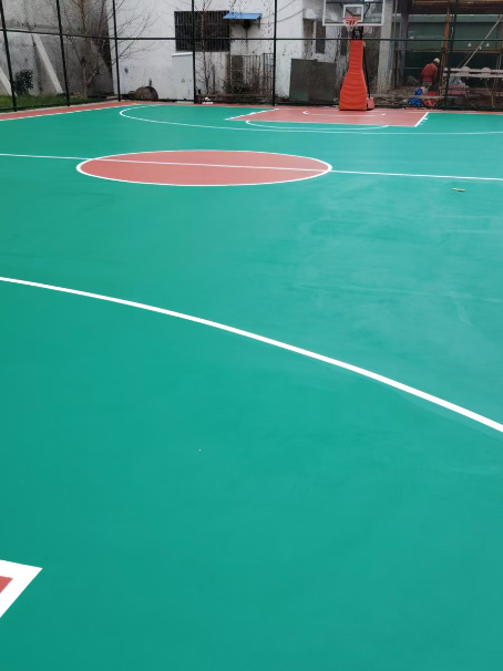 黄州 球场长期使用易出现地面开裂